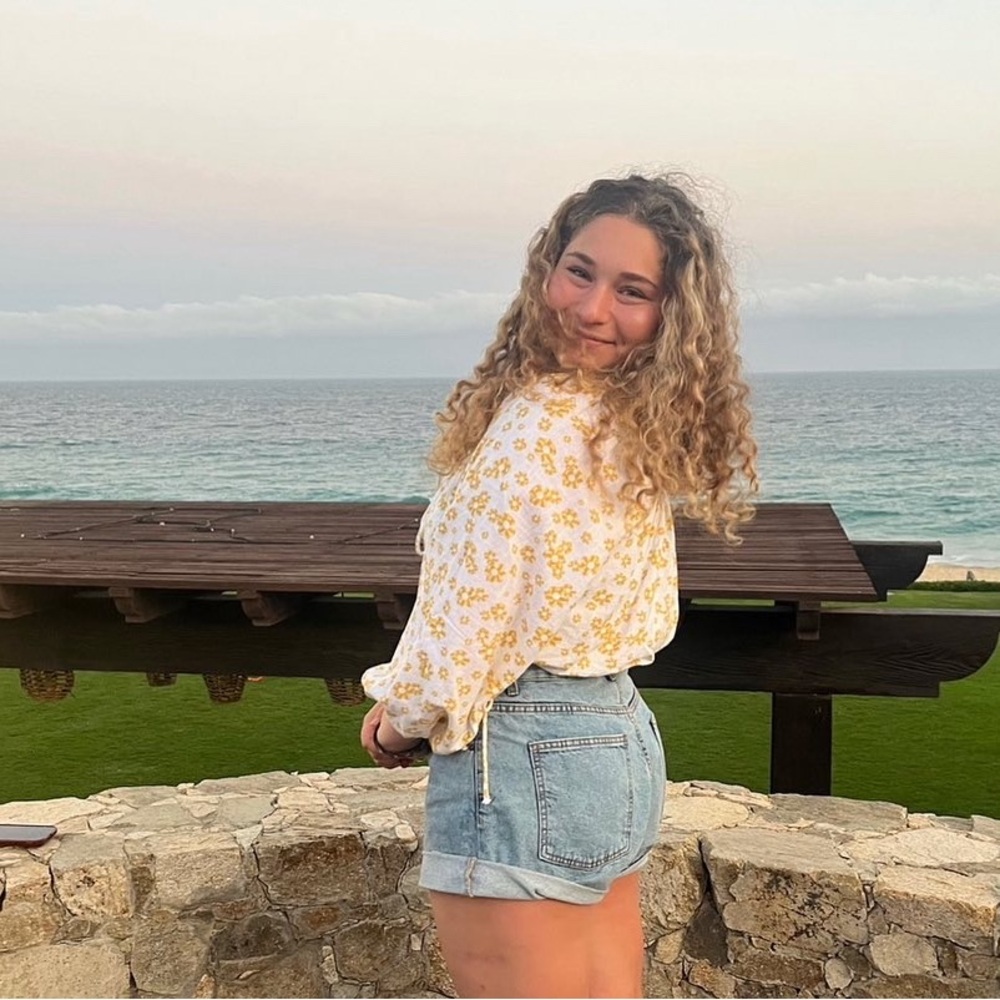 Meet your Posher, Amelia